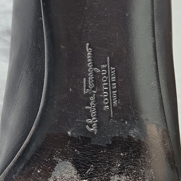 Salvatore Ferragamo black heel pumps size 7 - Picture 5 of 10